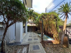 House, 3 Bedrooms, Accessible, Smoking | Garden
