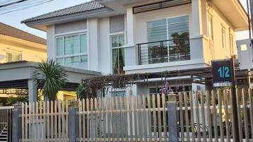 Hus - 3 soveværelser - handicapvenligt - ryger | Overnatningsstedets facade