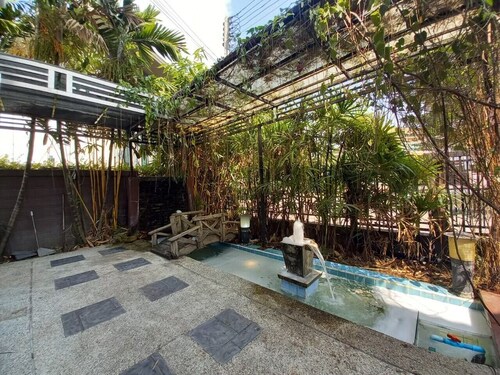 Spacious Entire House With Shared Fitness Room and Shared Indoor Pool in Club