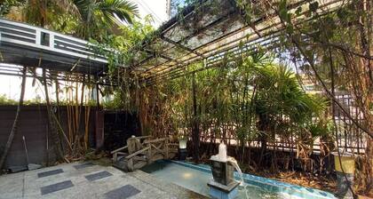 Spacious Entire House With Shared Fitness Room and Shared Indoor Pool in Club