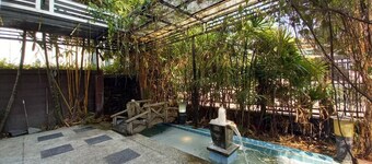 Spacious Entire House With Shared Fitness Room and Shared Indoor Pool in Club