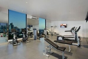 Gym - A Modern 2BR Apt with City Views, FREE Parking (Southbank)