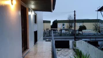 House, 5 Bedrooms, Balcony | Property grounds