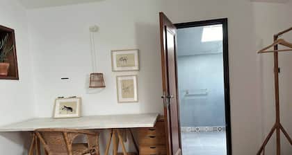 7 Room House, 2 Kitchens