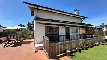 Villa, Multiple Bedrooms | Outdoor dining