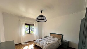 7 bedrooms - 7 Room House, 2 Kitchens (Vila Nova de Gaia)