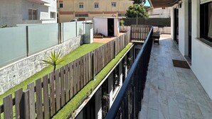 Property grounds - 7 Room House, 2 Kitchens (Vila Nova de Gaia)