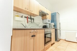 Basic Apartment | Private kitchen | Fridge, microwave, oven, stovetop