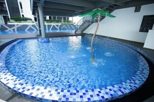 Kolam renang terbuka