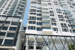 Unclassified image, 5 of 66, button - Econest Apartment By The One - Educity Ecobotanic (Gelang Patah)