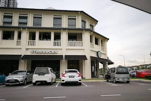 Unclassified image, 2 of 66, button - Econest Apartment By The One - Educity Ecobotanic (Gelang Patah)