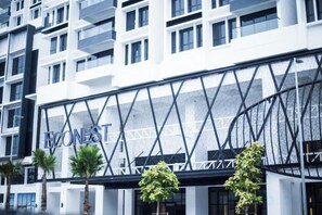 Unclassified image, 5 of 66, button - Econest Apartment By The One - Educity Ecobotanic (Gelang Patah)