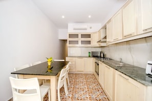 In-room dining - Seabreeze House (Sliema)