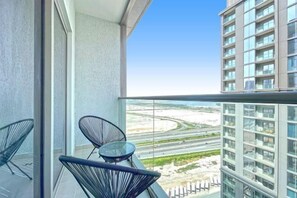 Cribs/infant beds - bnbme Skyline & Canal View: 1BR near Downtown (Dubai)