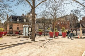 Room - Village Vision (Paris)