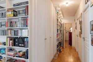 Room - Village Vision (Paris)