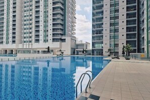 Outdoor pool - D3911 Klcc View Private Roof Terrace l 8Pax (Kuala Lumpur)