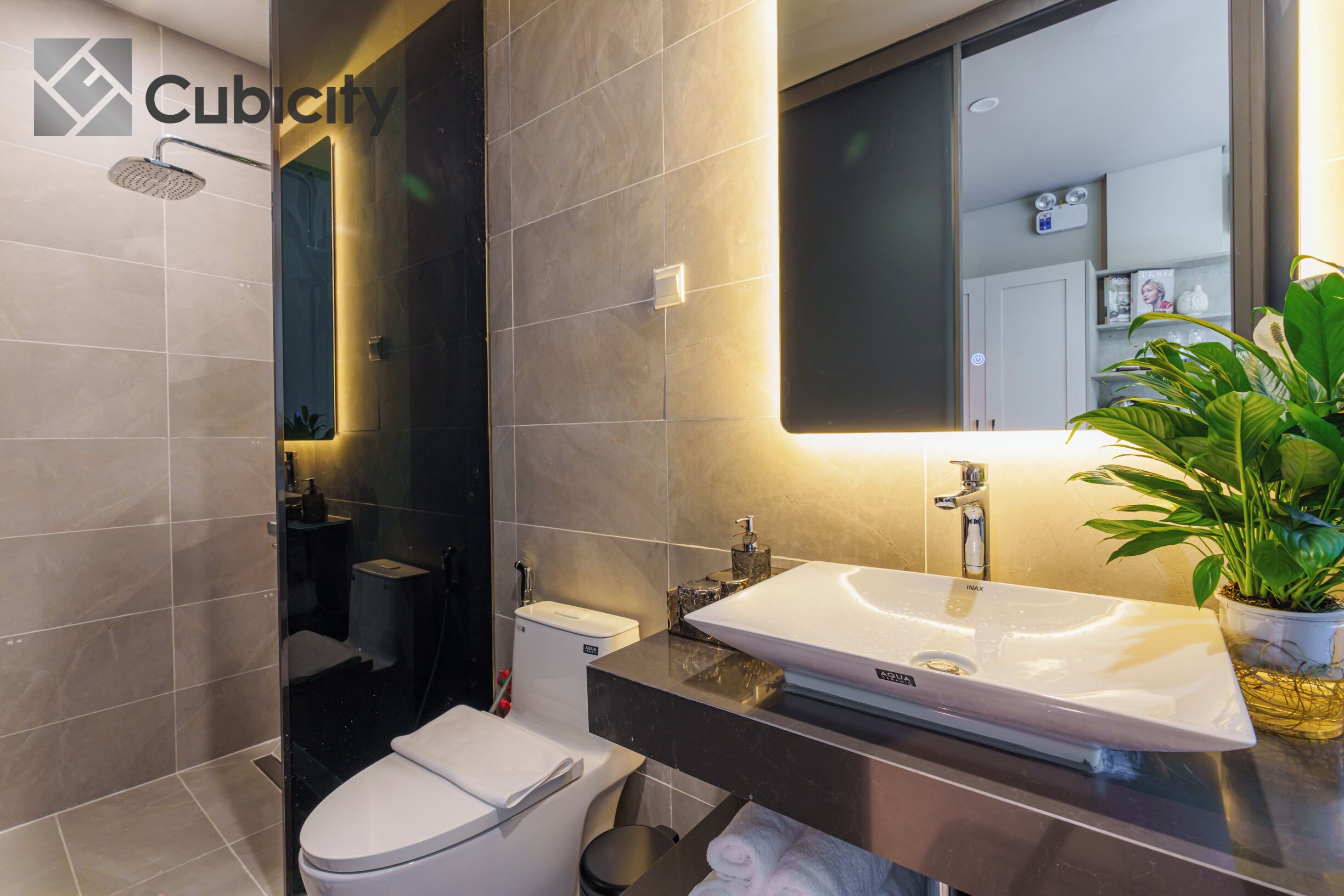 Junior Double or Twin Room, City View | Bathroom