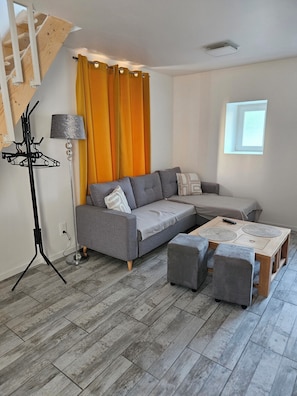 TV - Small, quiet house in the countryside (Plonévez-du-Faou)