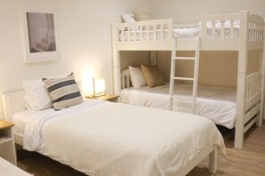 A bunk bed room with a ladder, bedside tables, and a framed picture on the wall. - Khaoyai Valley8 (3BR-max 10 guests) (Pak Chong)