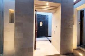 المنشأة من الخارج