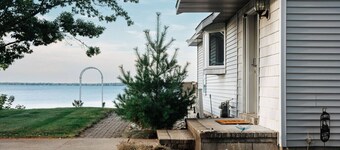 6bdr Lakefront Home w/Hot Tub