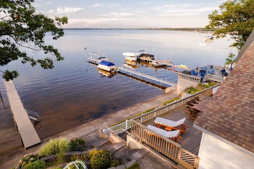 6bdr Lakefront Home w/Hot Tub