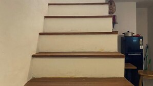 A staircase with wooden steps and white walls. - Home Stay Room In Bali (Bali)