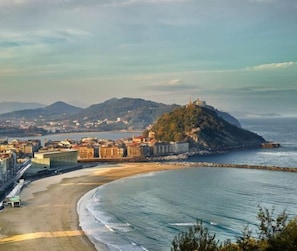 Beach - NEW, CENTRAL NEAR BEACH AND SEA by www.SanSebastianApartments.es (San Sebastian)