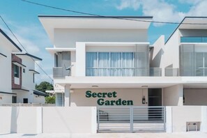 Unclassified image, 5 of 38, button - Secret Garden Homestay (Kuala Selangor)
