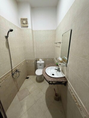 Bathroom - OYO 1296 Phu Loc Xuan Hotel Danang (Da-Nang)