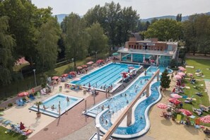 Outdoor pool - Holiday Beach Budapest Wellness and Conference Hotel (Budapest)