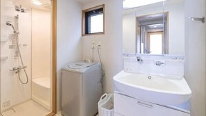 Room - Tsutenkaku Royal House - Self Check-In Only (Osaka)