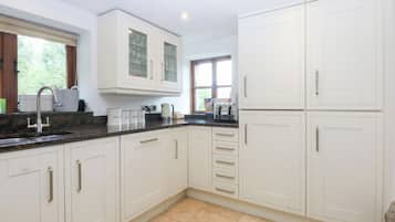 Dishwasher, cookware/dishes/utensils