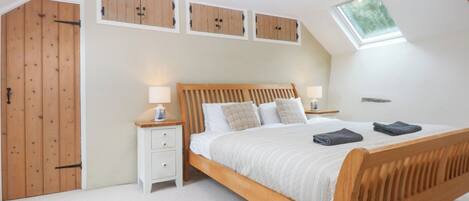 3 bedrooms, individually decorated, individually furnished, free WiFi