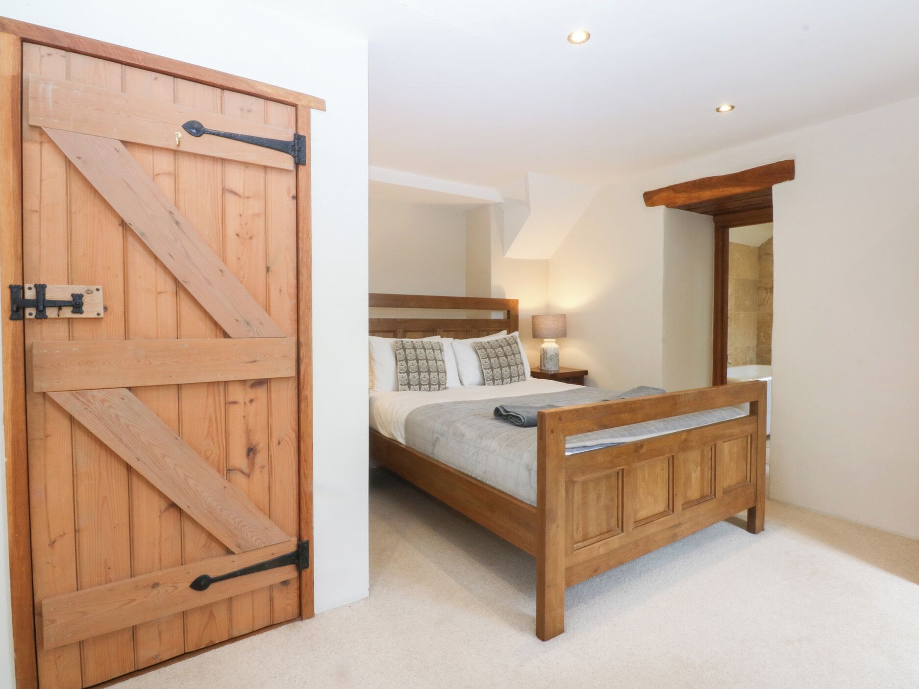 3 bedrooms, individually decorated, individually furnished, free WiFi