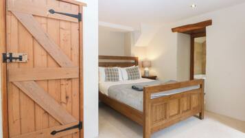 3 bedrooms, individually decorated, individually furnished, free WiFi