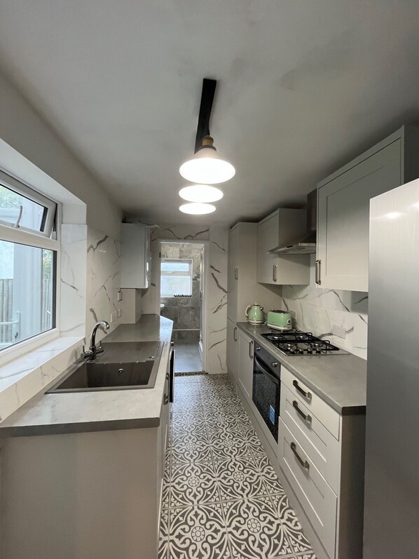 ميكروويف، فرن، موقد طهي مسطح، مناشف ورقية