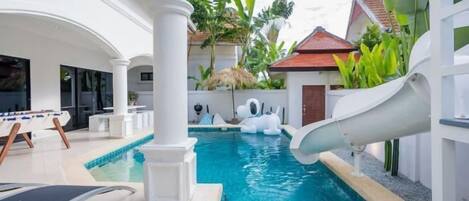 Kolam renang outdoor