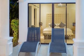 Indoor pool - Play story Pool Villa (Sattahip)