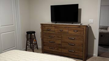 3 bedrooms, iron/ironing board, free WiFi