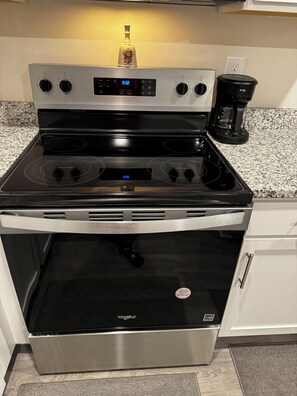 Mikrowelle, Ofen, Herdplatte, Geschirrspüler