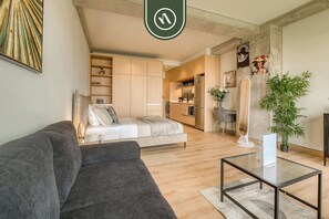 1 Schlafzimmer, Schreibtisch, Bügeleisen/Bügelbrett, Reisekinderbett