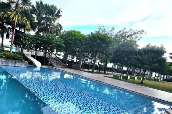 Outdoor pool - The Loft Imago KK Time Square - 4 Bedrooms/ 10 PAX (Kota Kinabalu)