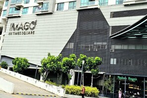 A building with a modern design, featuring a prominent 'IMAGO EXTIMESSQUARE' sign. - The Loft Imago KK Time Square - 4 Bedrooms/ 10 PAX (Kota Kinabalu)