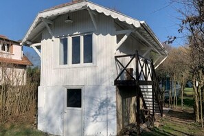Exterior - Romantic Nature Chalet – Peaceful Escape by the Marne River (Isles-les-Villenoy)