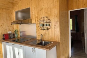 Room - Romantic Nature Chalet – Peaceful Escape by the Marne River (Isles-les-Villenoy)