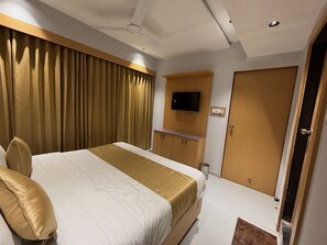 Classic Double Room, City View - Hotel Prenix Sky- Gota (Ahmedabad)