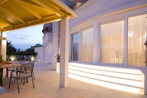 Outdoor dining - Luxury Apartment Split with pool (Split)