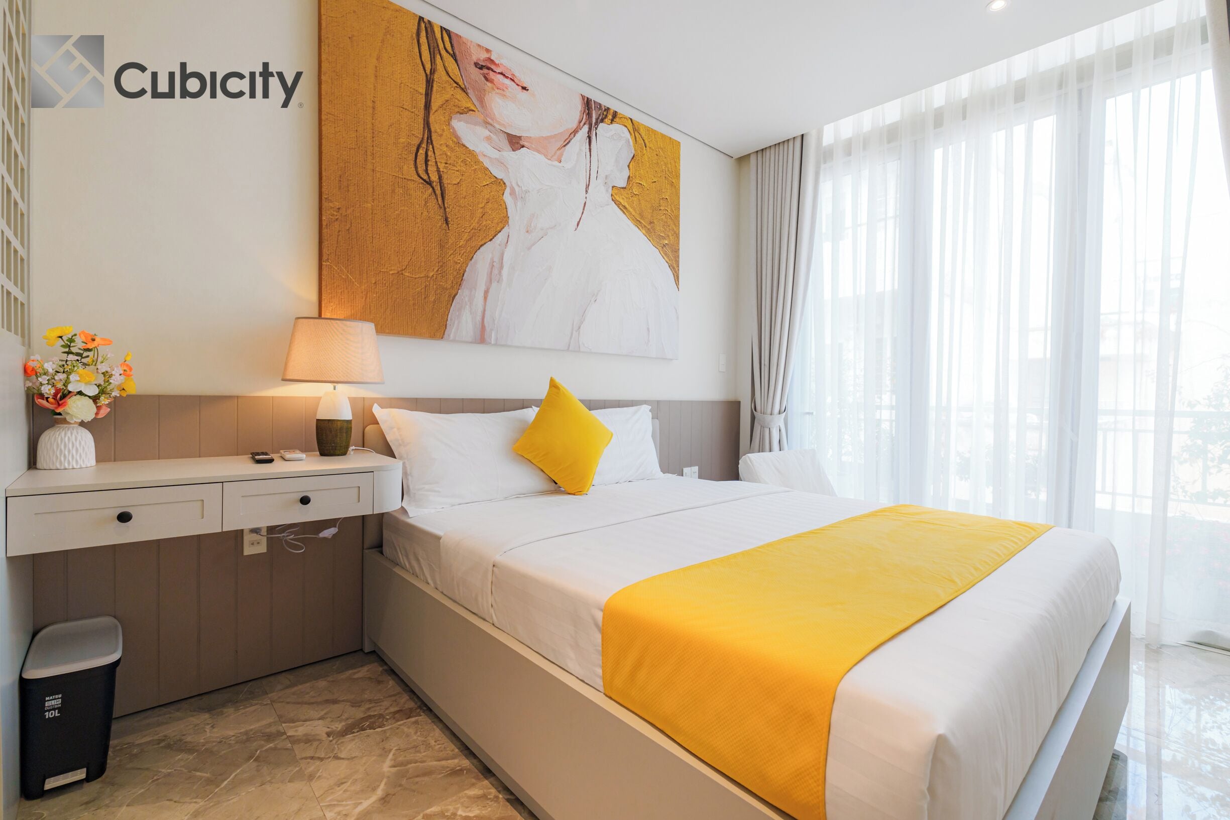 Free minibar, desk, laptop workspace, free WiFi